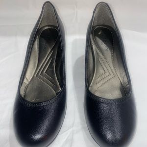 Liz Claiborne Flex black office wedges